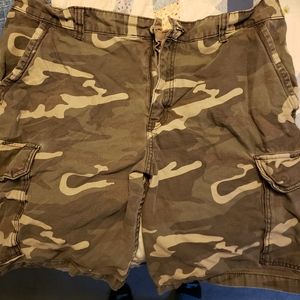 Men's Camo cargo shorts